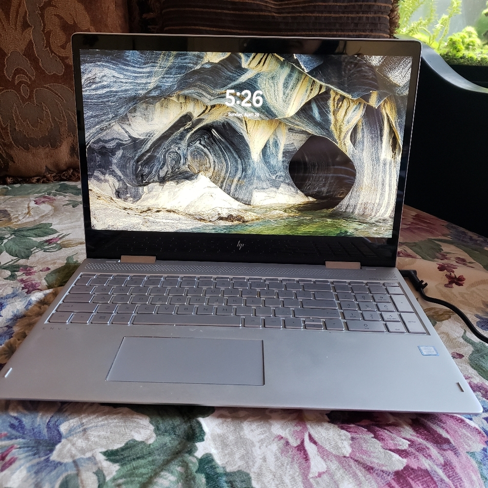 HP Envy 2-in-1 15.6" Full HD Touch Screen Laptop Intel Core i7 16GB Memory 512GB